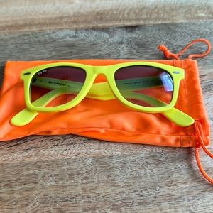 Ray Ban Wayfarer Bright Yellow 2140